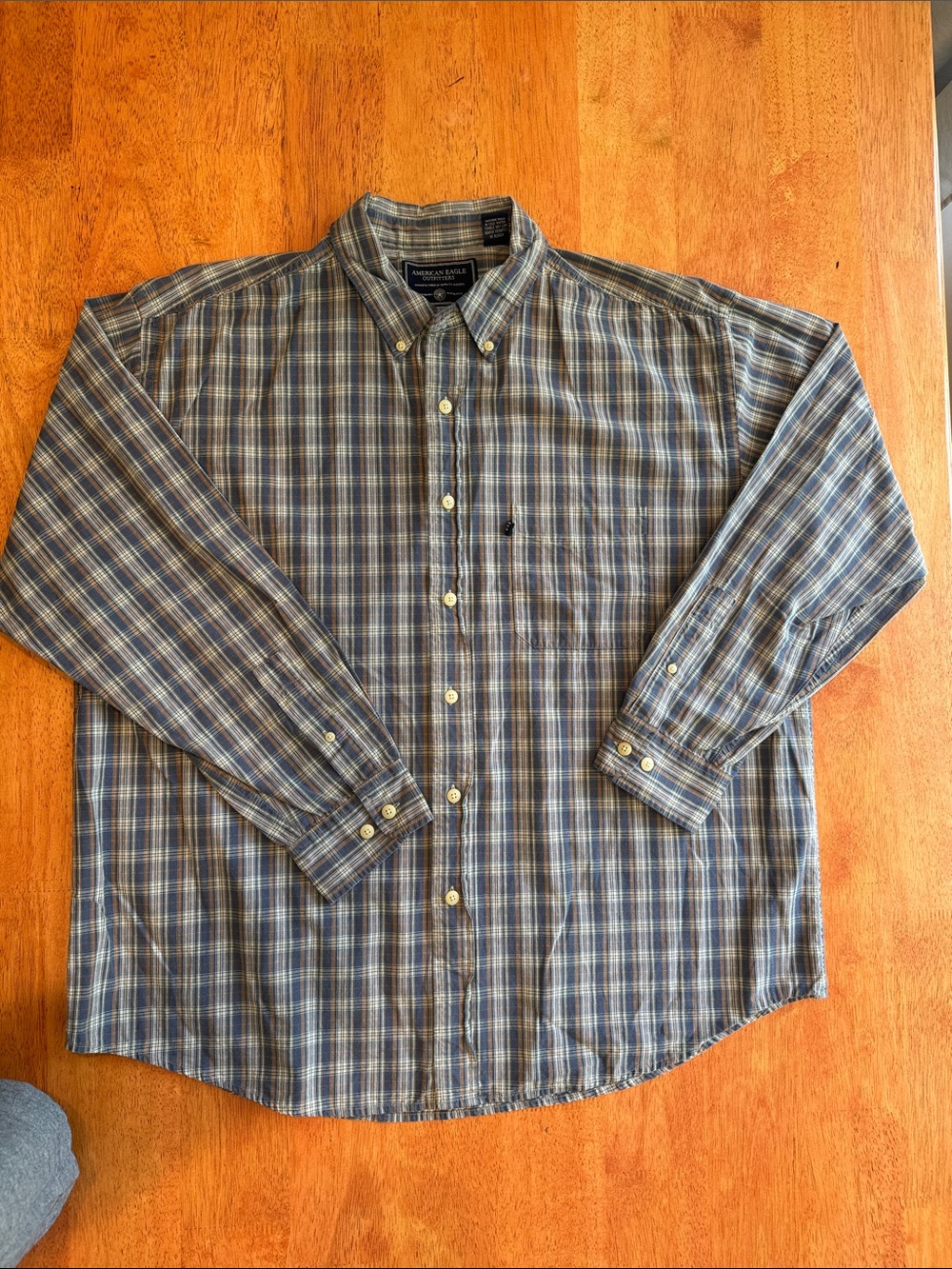 American Eagle Outfitters Men's XL Blue and Gray Plaid Button-Down Shirt